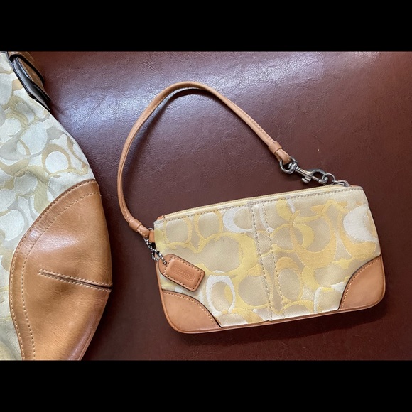 Authentic Coach Optic Purse and wristlet Too cute! Need gone! 😍 - Picture 4 of 15